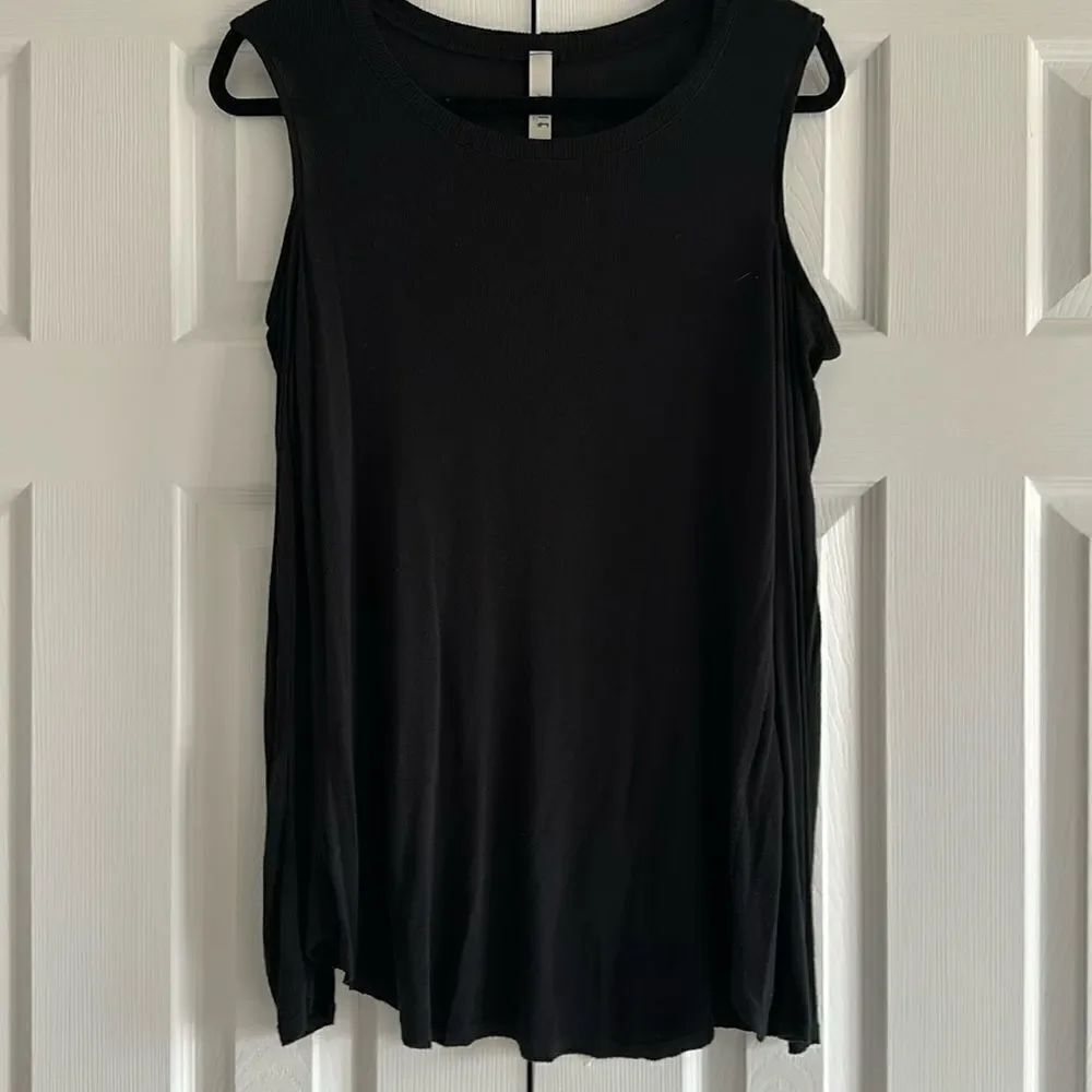 Jolie Women’s Black Ribbed Cold Shoulder Long Sleeve Shirt